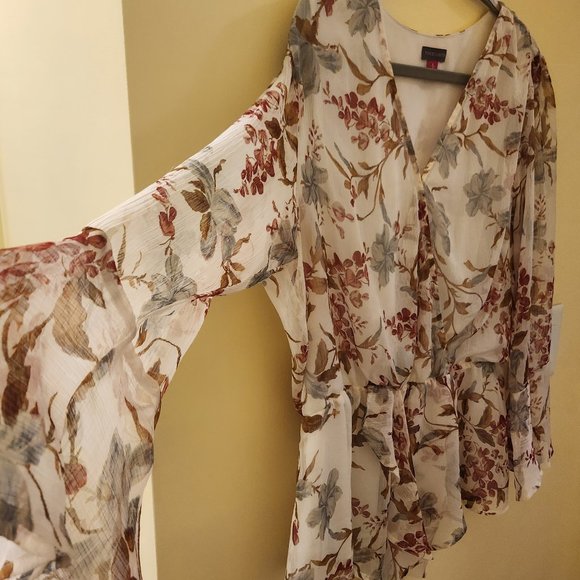 Vince Camuto Floral Flared Sleeve Top - Picture 1 of 2